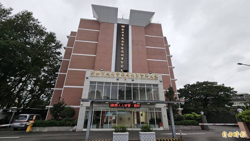 新北市刑警大队遭搜索。(记者徐圣伦摄) 新北市刑警大队遭搜索。(记者徐圣伦摄)