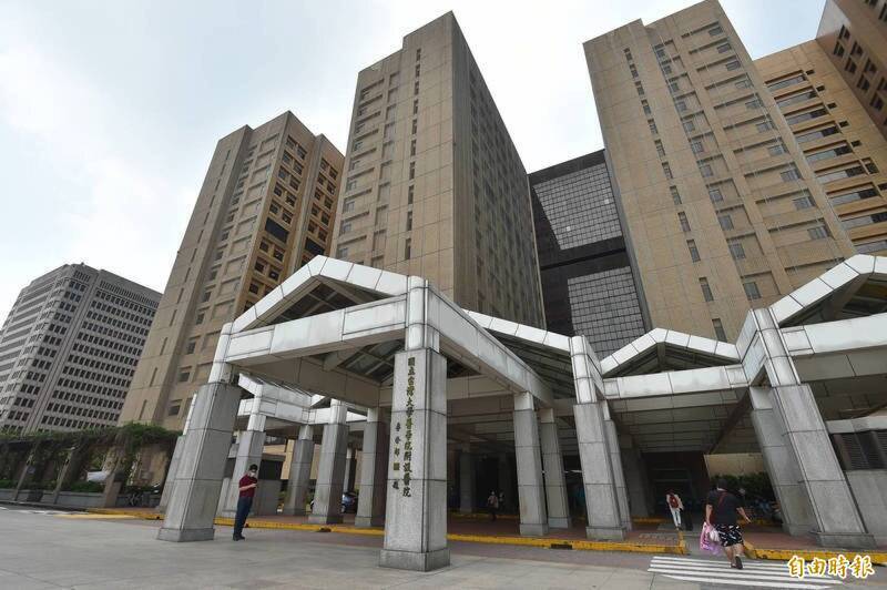 沈姓病患切除扁桃腺,然出院不到24小时因大量吐血身亡,其父母决定对林姓医师求偿911万多元,台大也要连带负责;北院认定求偿无理由,判决败诉。(资料照) 沈姓病患切除扁桃腺,然出院不到24小时因大量吐血身亡,其父母决定对林姓医师求偿911万多元,台大也要连带负责;北院认定求偿无理由,判决败诉。(资料照)