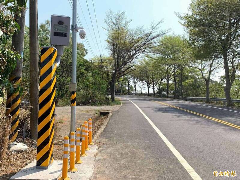 彰化市139线7.7公里处设有固定式测速照相杆,长年来取缔超速件数惊人。(资料照) 彰化市139线7.7公里处设有固定式测速照相杆,长年来取缔超速件数惊人。(资料照)