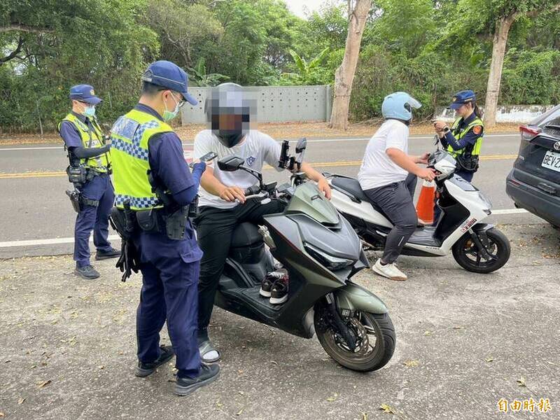 有鉴于日前死亡车祸发生在平日,彰化警方已规划平日增加在139线的巡逻勤务。 (资料照) 有鉴于日前死亡车祸发生在平日,彰化警方已规划平日增加在139线的巡逻勤务。 (资料照)