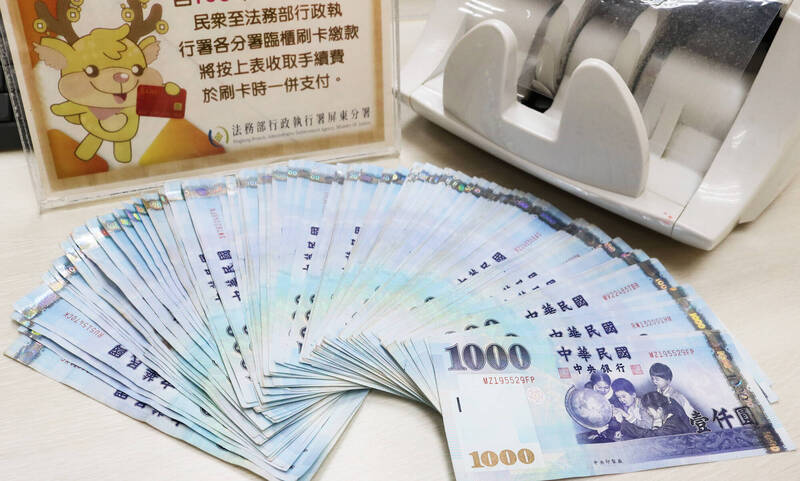 两家厂商火速缴清欠款。(屏东执行分署提供) 两家厂商火速缴清欠款。(屏东执行分署提供)