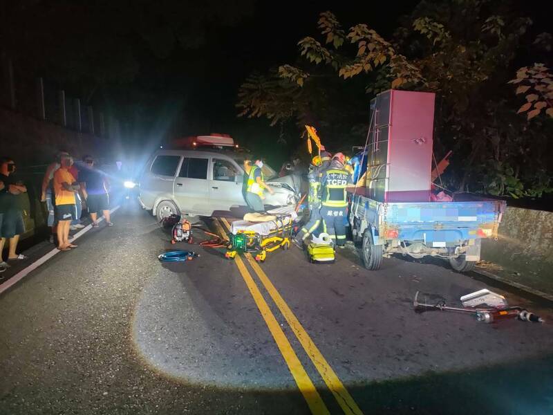 中横公路4车事故,伤者被送医救治。(警方提供) 中横公路4车事故,伤者被送医救治。(警方提供)