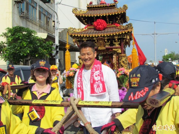 艺人徐乃麟也是浩天宫妈祖的信徒。(记者欧素美摄) 艺人徐乃麟也是浩天宫妈祖的信徒。(记者欧素美摄)
