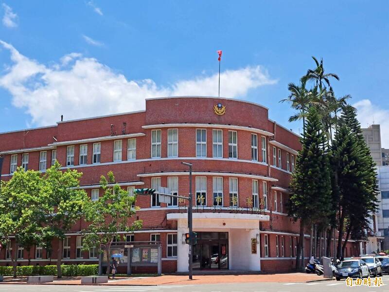 新竹市有律师陪同当事人报案却被员警请出去,律师PO文还原过程。(撷取自Threads) 新竹市有律师陪同当事人报案却被员警请出去,律师PO文还原过程。(撷取自Threads)